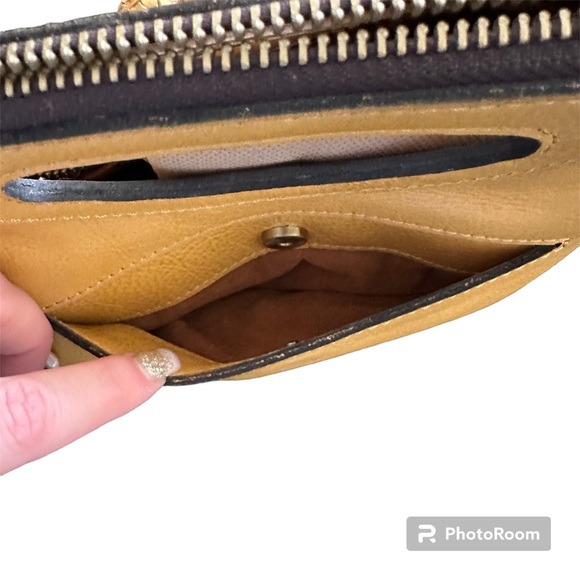 Mustard yellow Patricia Nash crossbody purse brand new - Picture 6 of 7